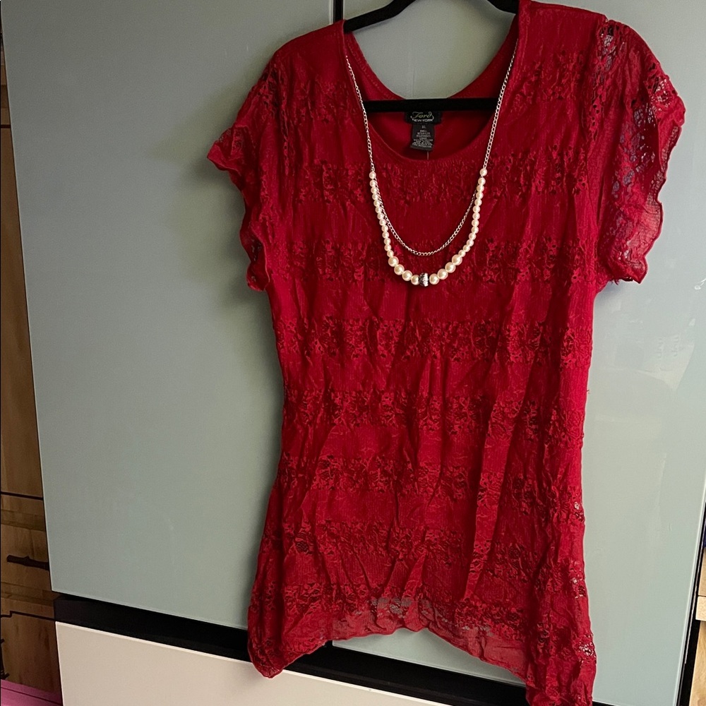 Elegant Red Lace Top with Necklace. Women’s NWT  XL………..#6